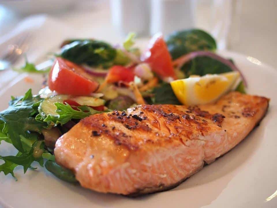 Perché cucinare e mangiare il pesce fa davvero bene alla salute