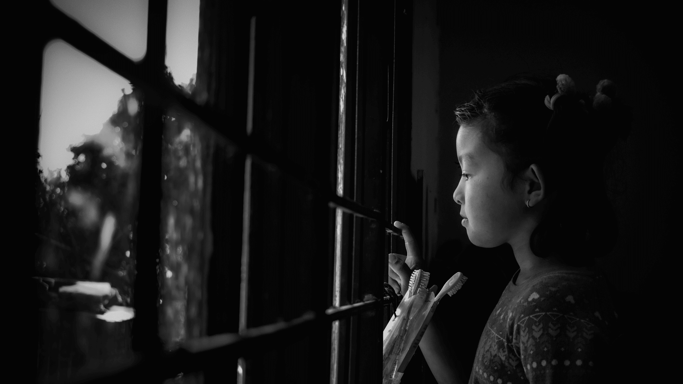 sostenere un bambino a distanza